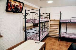 Хостелы New Line Hos Коломыя Спальное место на двухъярусной кровати в общем номере для мужчин и женщин-2