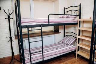 Хостелы New Line Hos Коломыя Спальное место на двухъярусной кровати в общем номере для мужчин и женщин-3